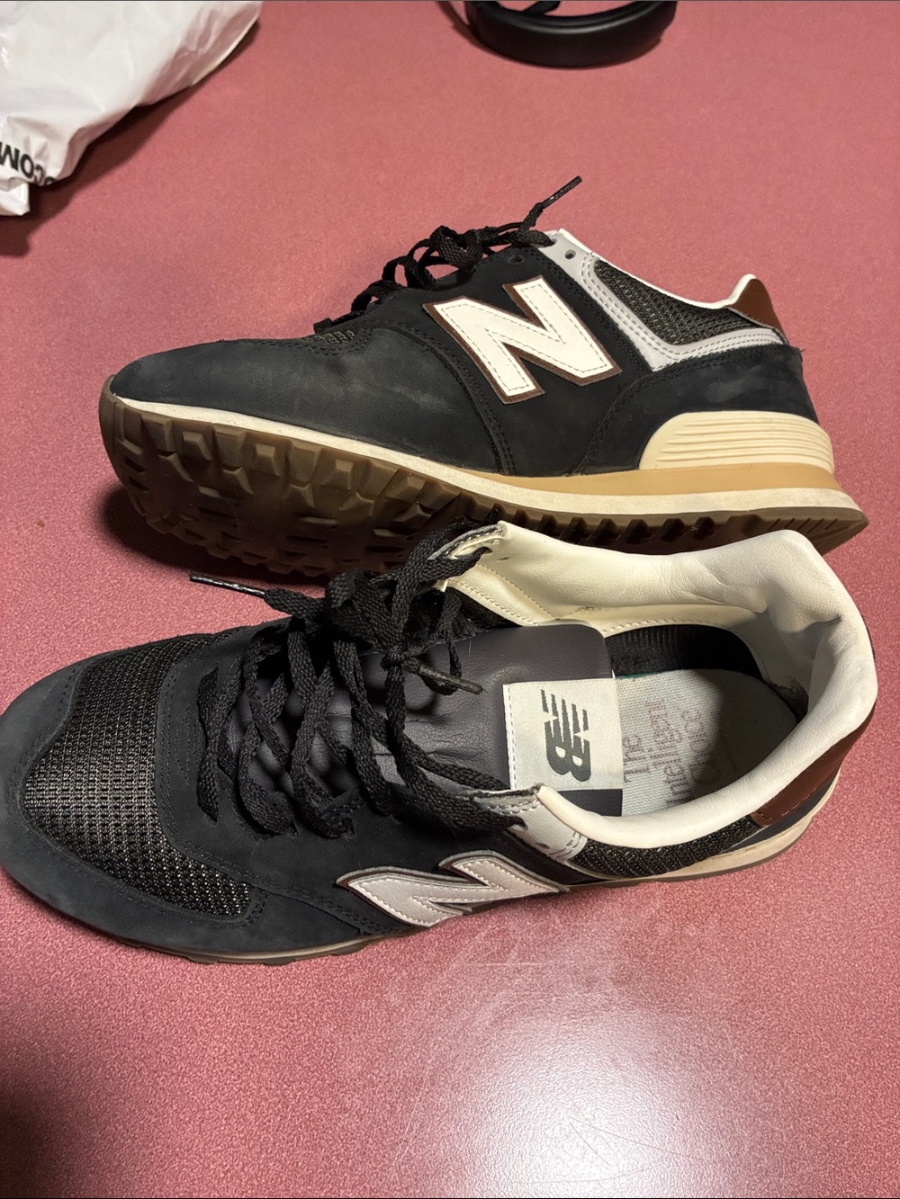 New Balance Men's Black & Cream Casual Sneakers